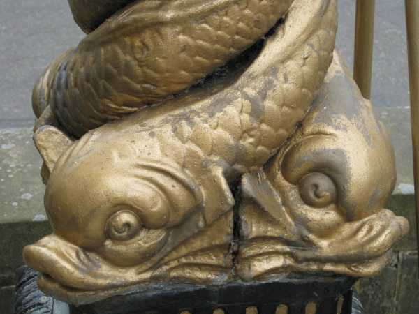 Base of lamp-post opposite Linlithgow Cross